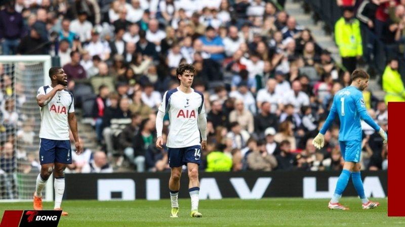 Tottenham Hotspur đang trải qua giai đoạn khó khăn tại Premier League